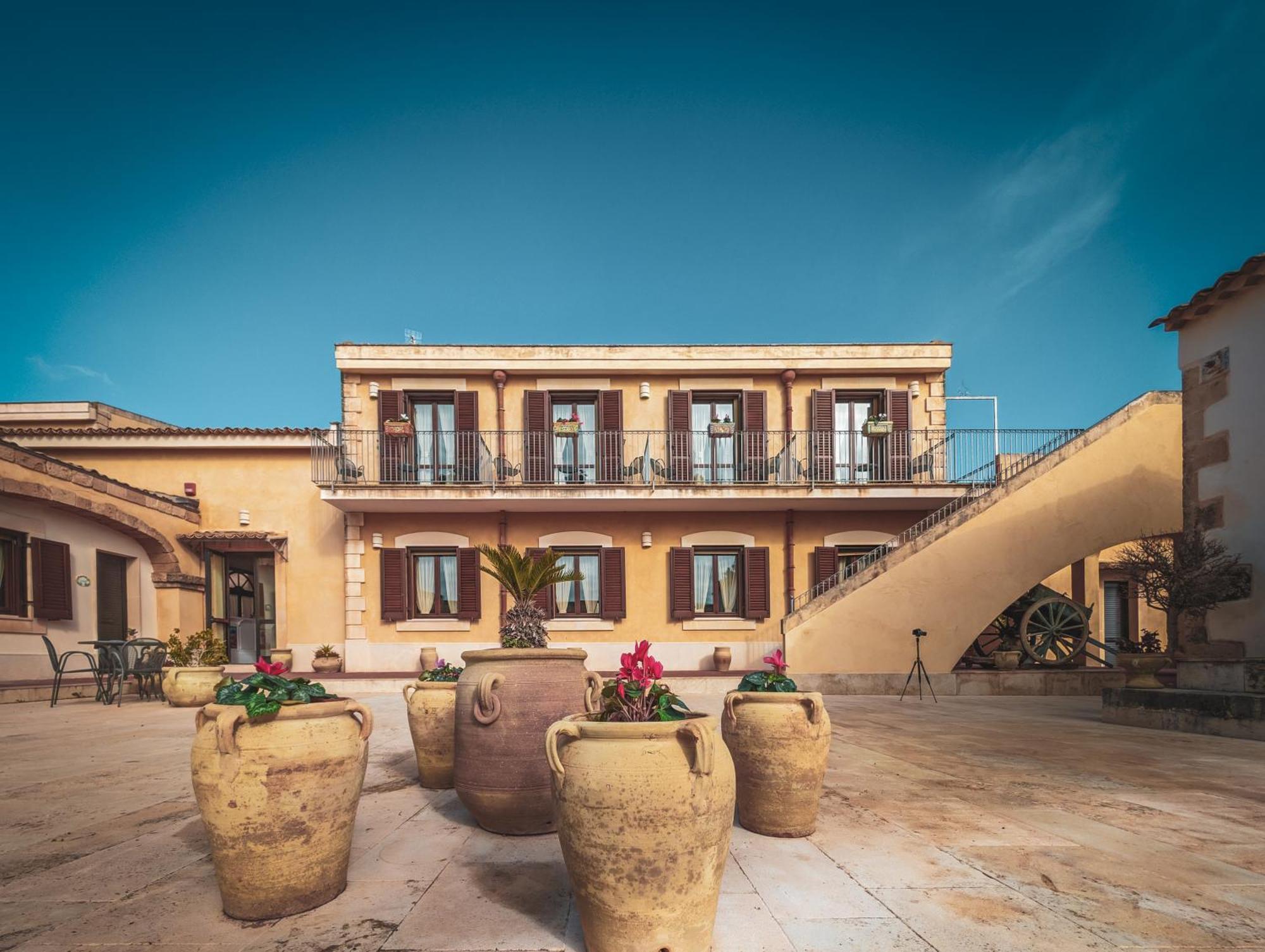 Hotel La Corte Del Sole Lido di Noto Kültér fotó