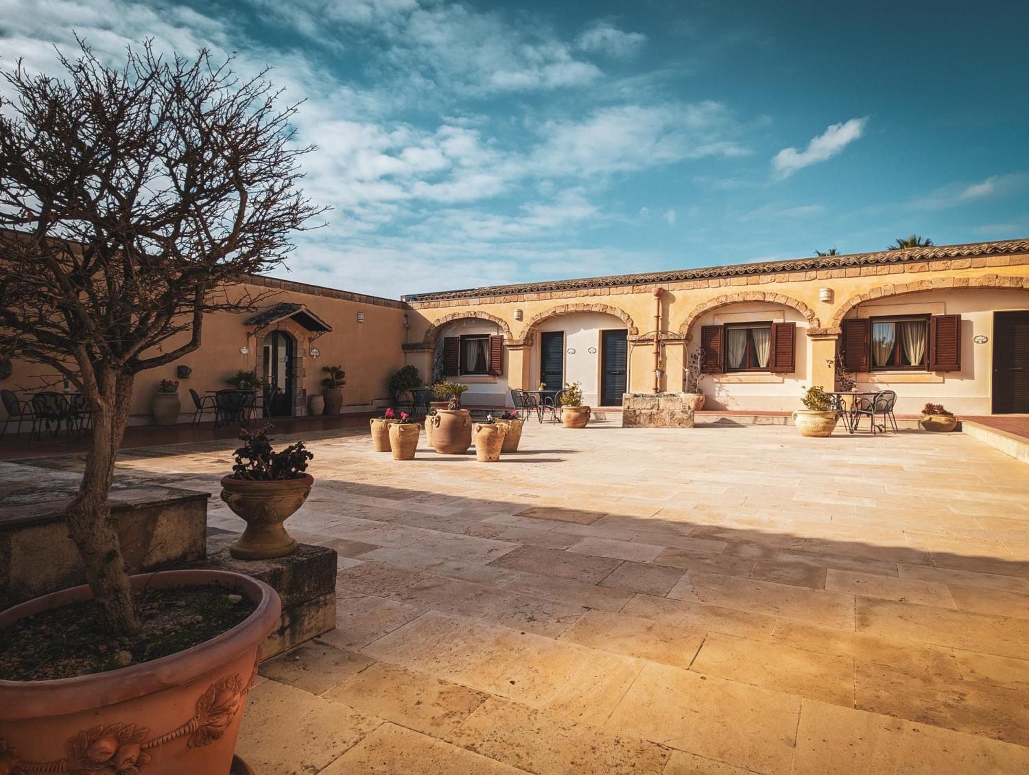 Hotel La Corte Del Sole Lido di Noto Kültér fotó