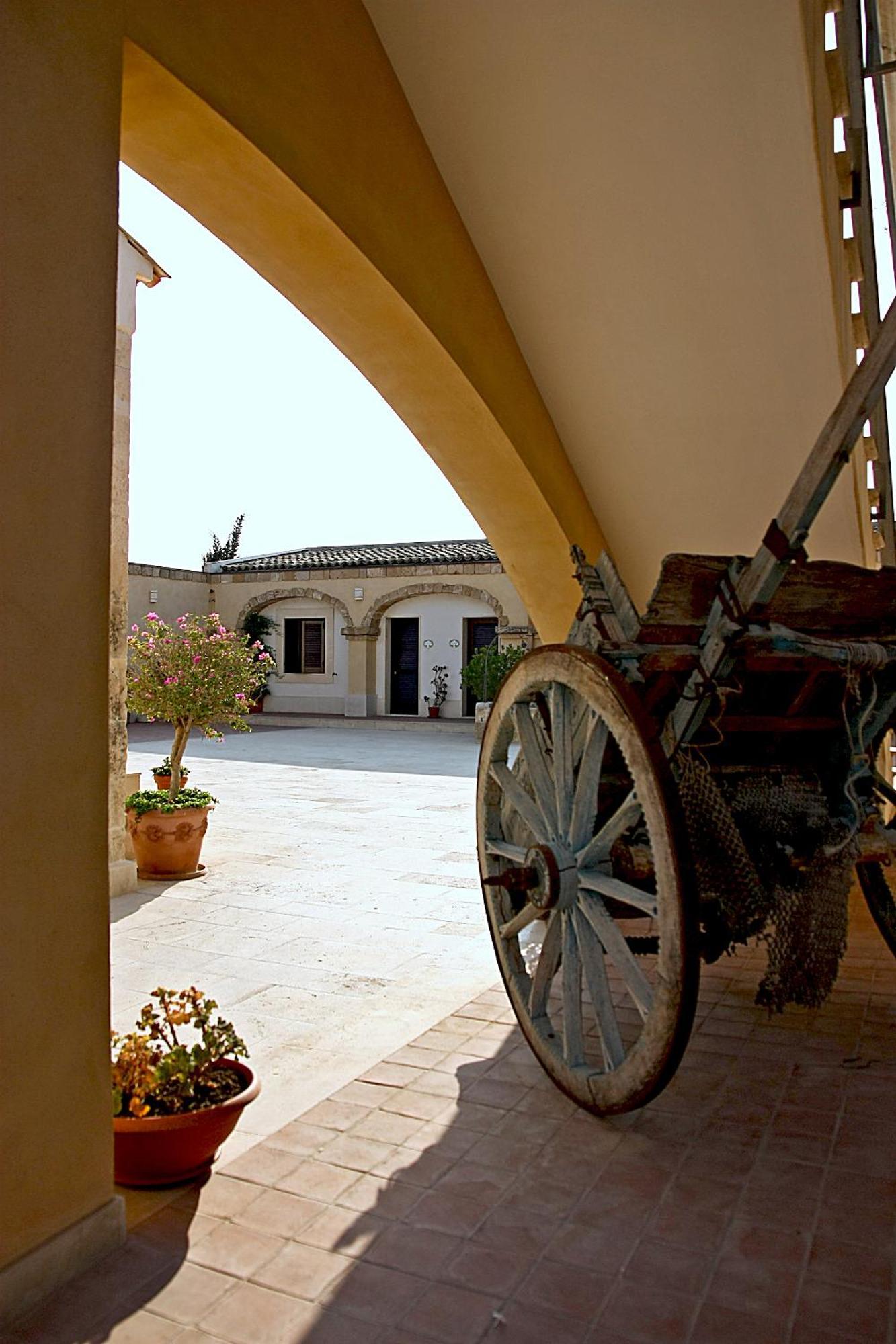 Hotel La Corte Del Sole Lido di Noto Kültér fotó